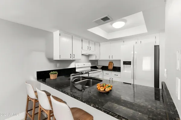 $319,000 | 122 South Hardy Drive, Unit 40, Tempe, AZ 85281