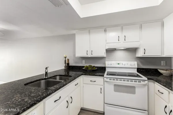 $319,000 | 122 South Hardy Drive, Unit 40, Tempe, AZ 85281