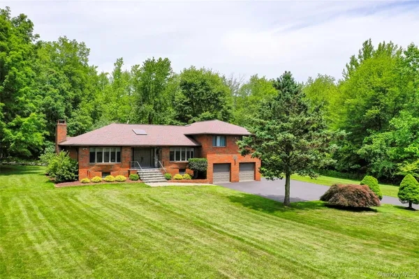 $1,025,000 | 23 Lounsbury Drive, Baldwin Place, NY 10505