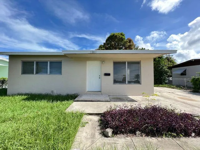 $295,000 | 1360 10th Street, West Palm Beach, FL 33401