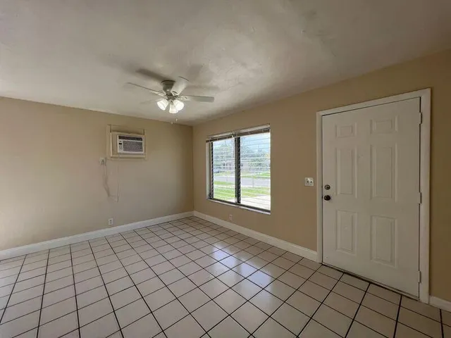 $295,000 | 1360 10th Street, West Palm Beach, FL 33401