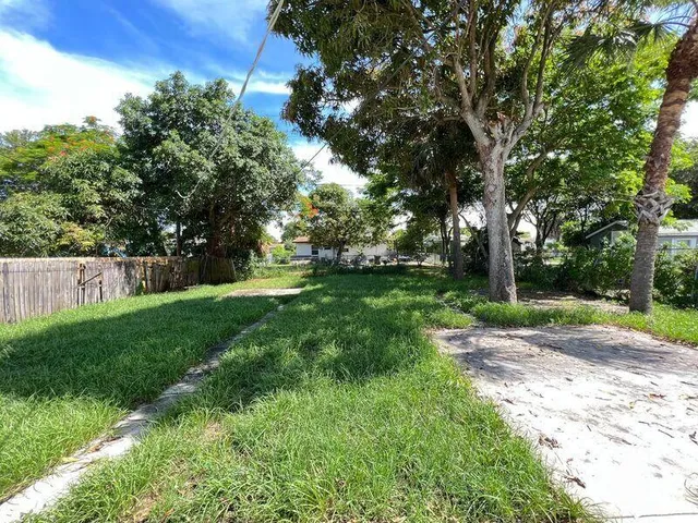 $295,000 | 1360 10th Street, West Palm Beach, FL 33401