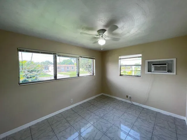 $295,000 | 1360 10th Street, West Palm Beach, FL 33401