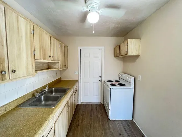 $295,000 | 1360 10th Street, West Palm Beach, FL 33401