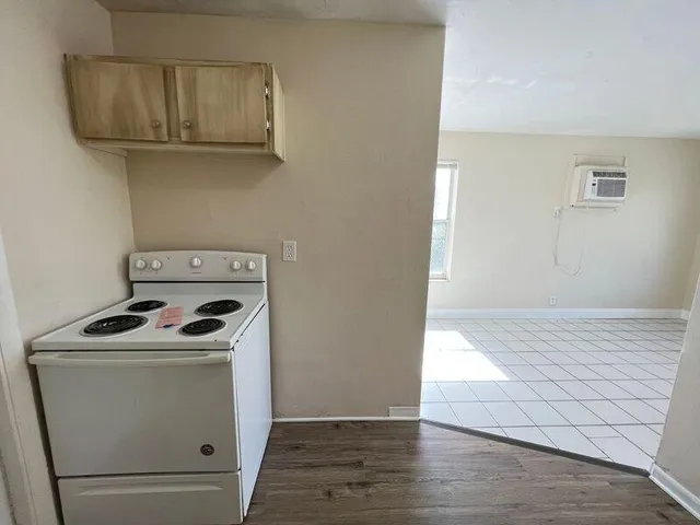 $295,000 | 1360 10th Street, West Palm Beach, FL 33401