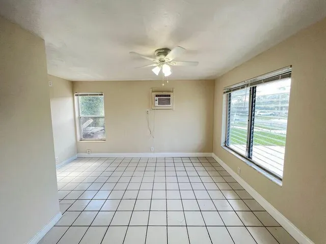 $295,000 | 1360 10th Street, West Palm Beach, FL 33401