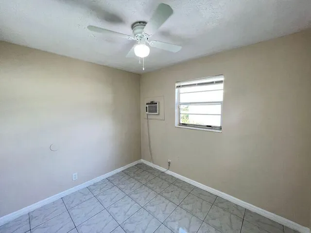 $295,000 | 1360 10th Street, West Palm Beach, FL 33401