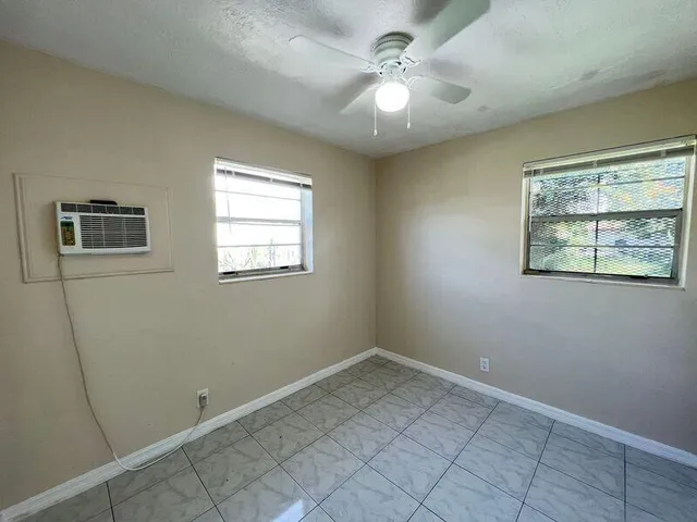 $295,000 | 1360 10th Street, West Palm Beach, FL 33401
