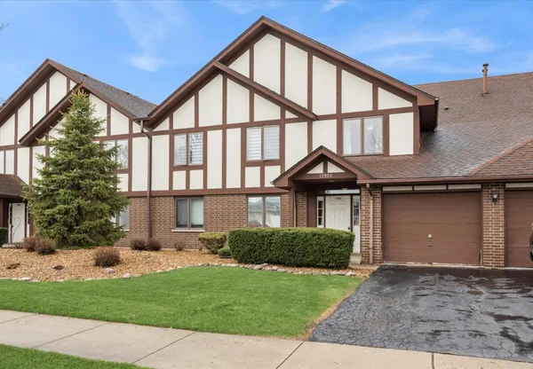$228,000 | 17950 66th Court, Unit 2S, Tinley Park, IL 60477
