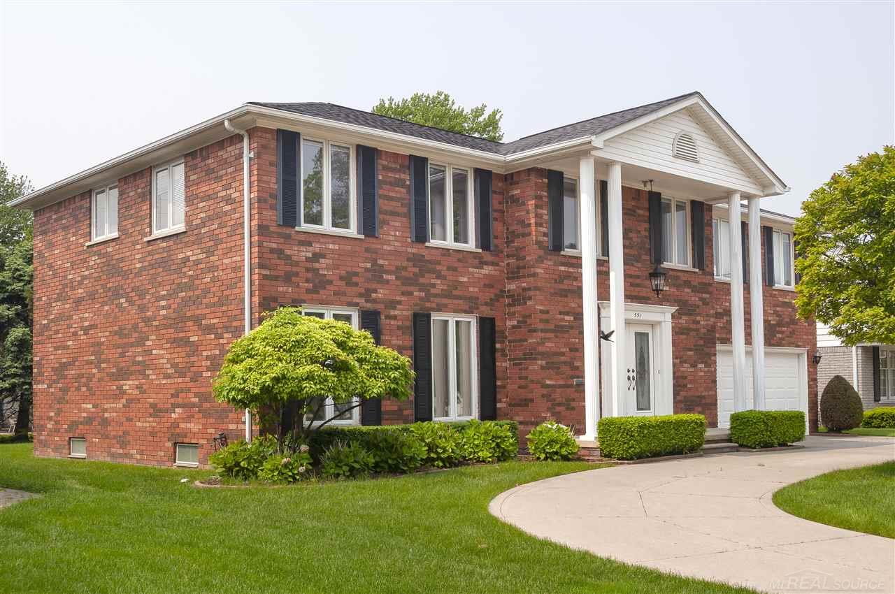 591 Canterbury Road Grosse Pointe, MI 48236 - Photo 1 of 55 31382294.JPG