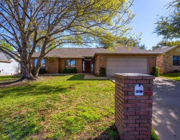 $279,000 | 416 Spyglass Street, Meadowlakes, TX 78654