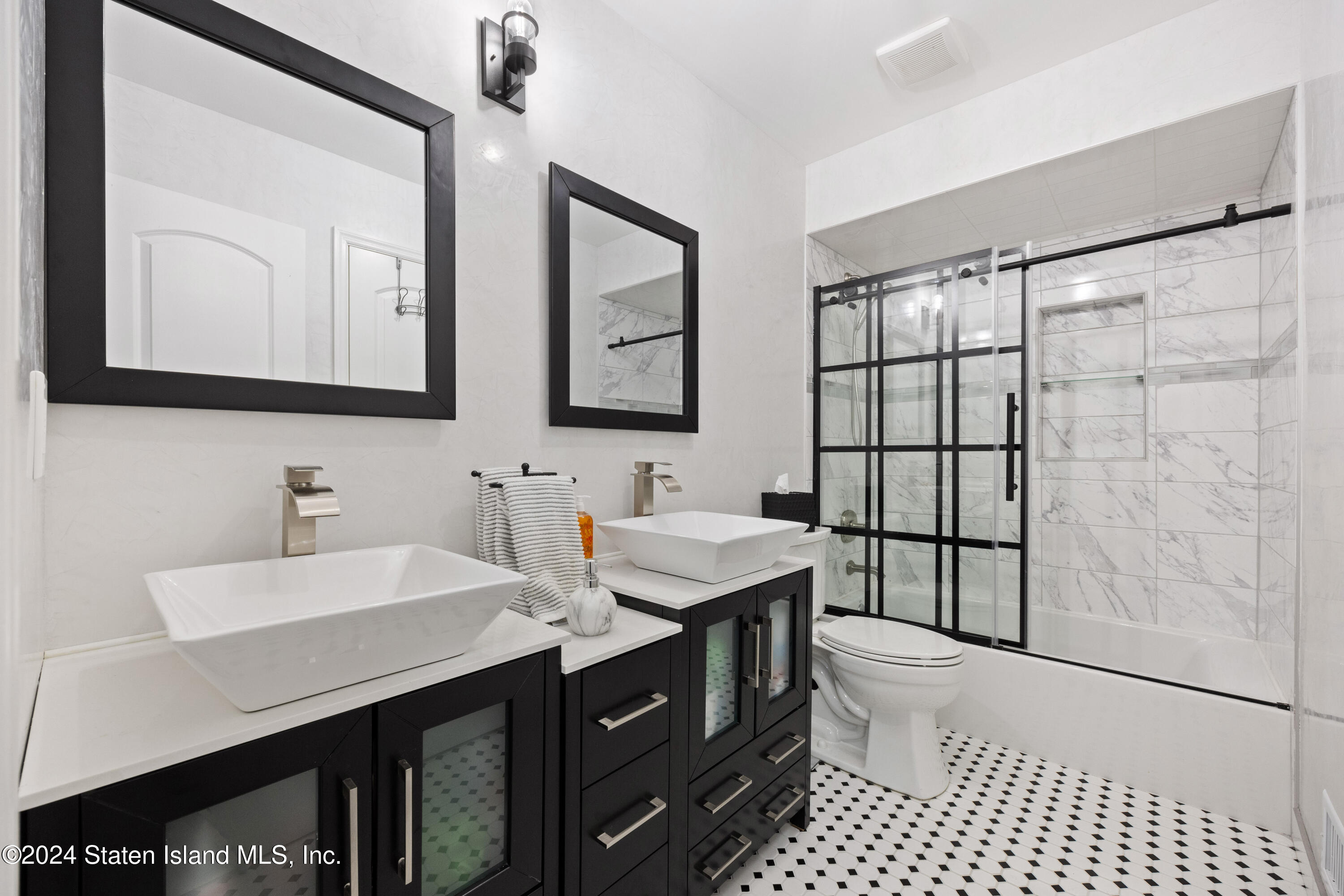 72 Alan Loop Staten Island, NY 10304 - Photo 13 of 28 13