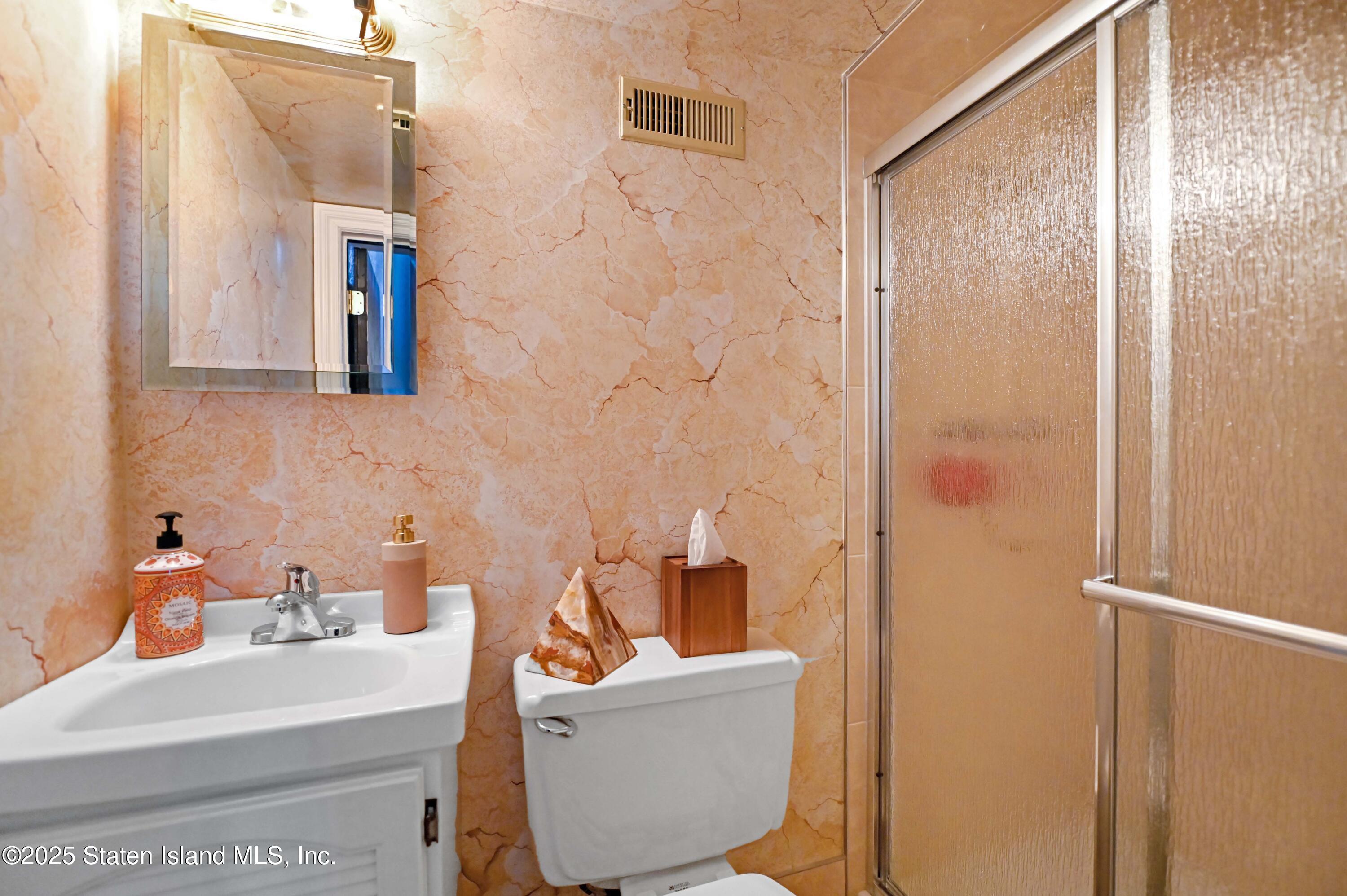 72 Alan Loop Staten Island, NY 10304 - Photo 18 of 28 AHR_0701