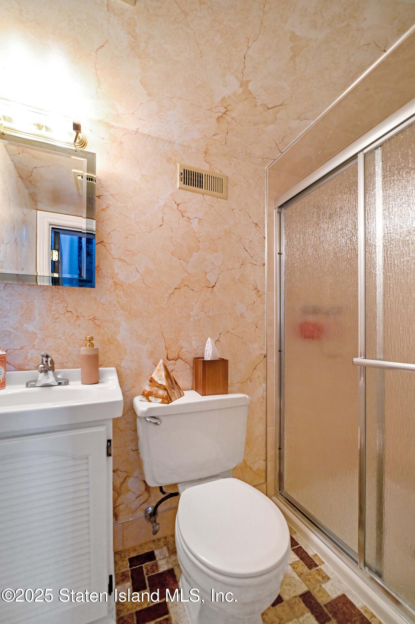 72 Alan Loop Staten Island, NY 10304 - Photo 19 of 28 AHR_0698