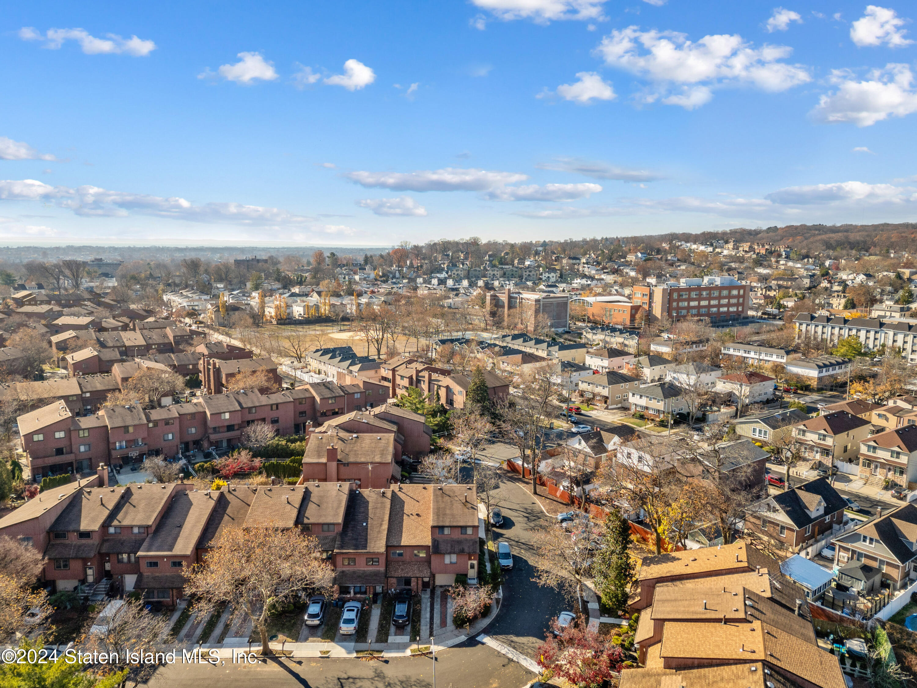 72 Alan Loop Staten Island, NY 10304 - Photo 25 of 28 19