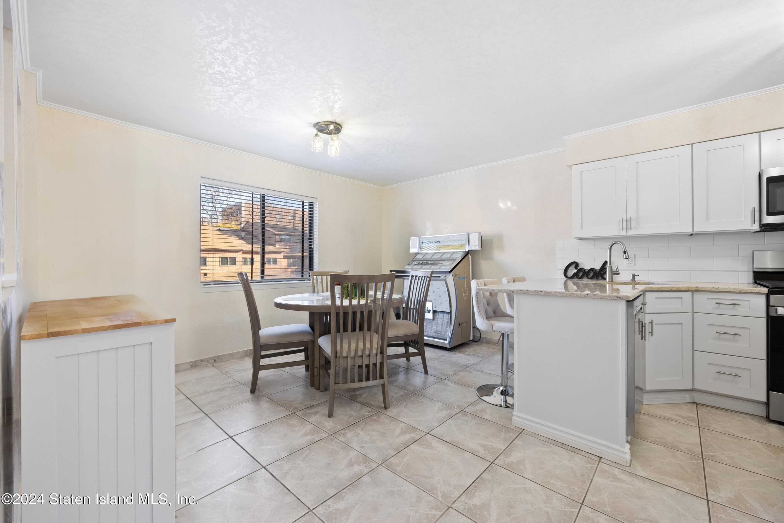 72 Alan Loop Staten Island, NY 10304 - Photo 7 of 28 7