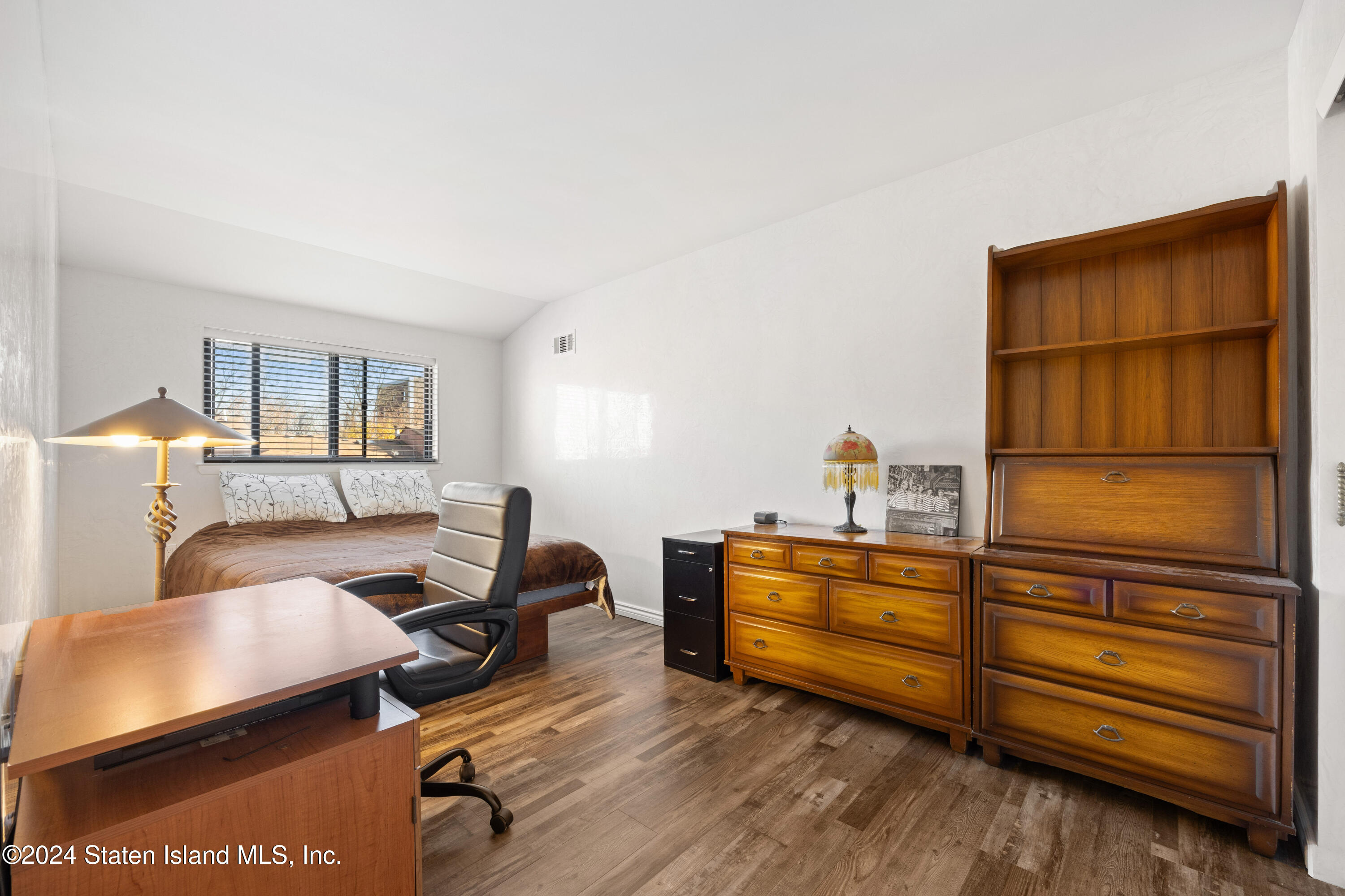 72 Alan Loop Staten Island, NY 10304 - Photo 10 of 28 10