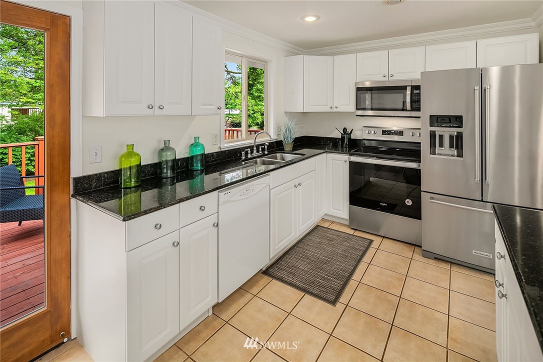 13212 173rd Avenue Southeast Renton, WA 98059 - Photo 6 of 19 Gallery Image 6