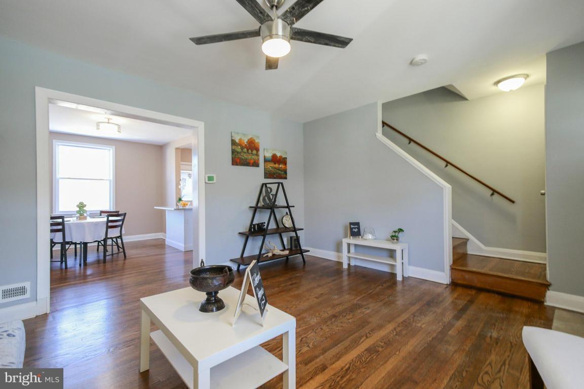 213 Cherrydell Road Catonsville, MD 21228 - Photo 3 of 26 Living Room
