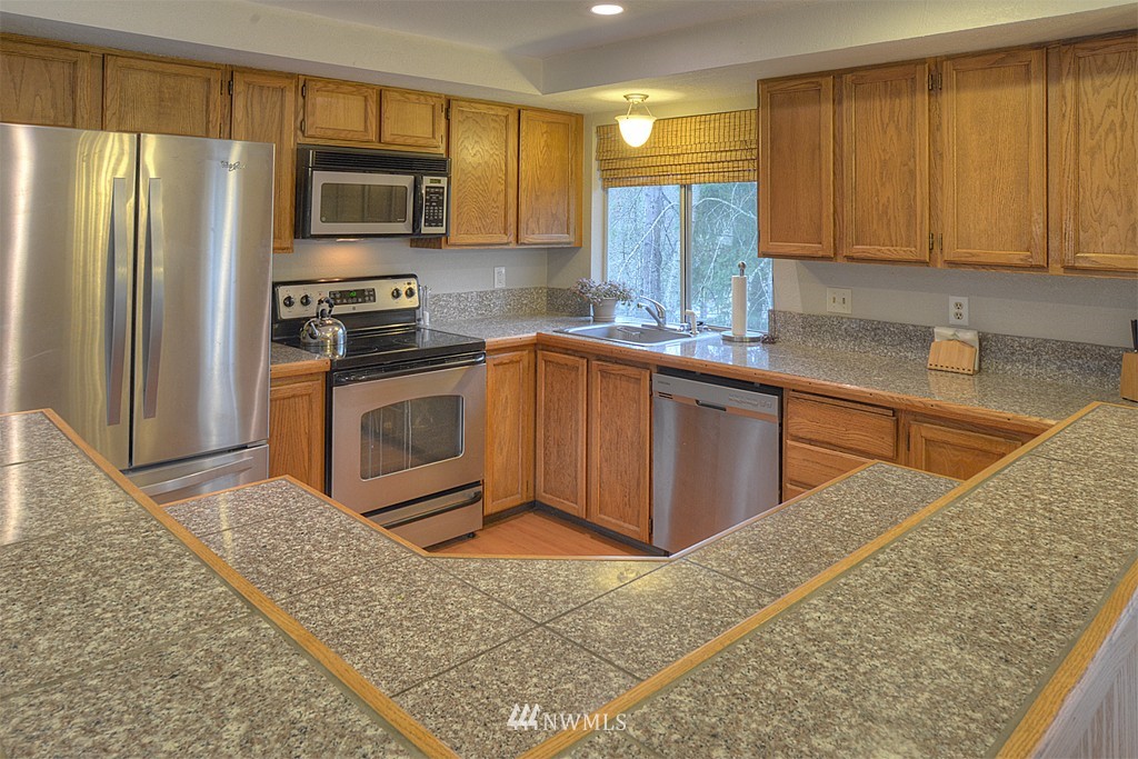 1018 South 23rd Street Renton, WA 98055 - Photo 3 of 14