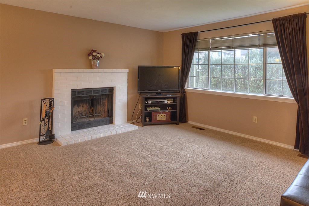 1018 South 23rd Street Renton, WA 98055 - Photo 4 of 14