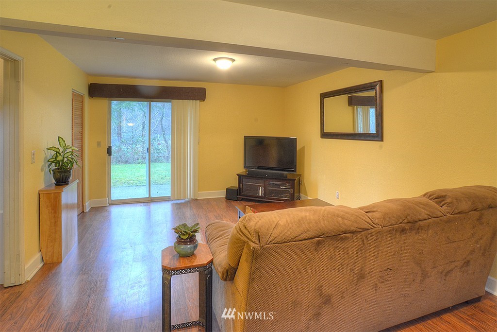 1018 South 23rd Street Renton, WA 98055 - Photo 5 of 14