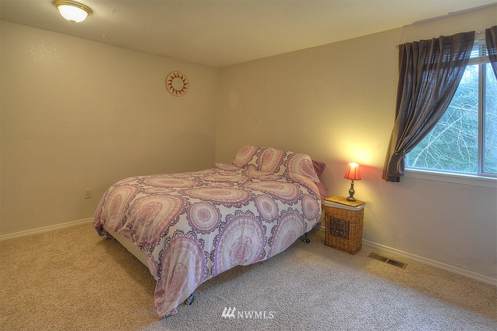 1018 South 23rd Street Renton, WA 98055 - Photo 9 of 14