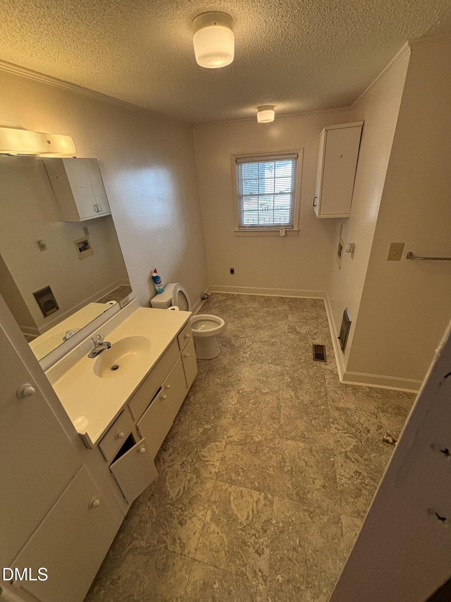 240 Vicksboro Road Henderson, NC 27536 - Photo 5 of 43 IMG_1285