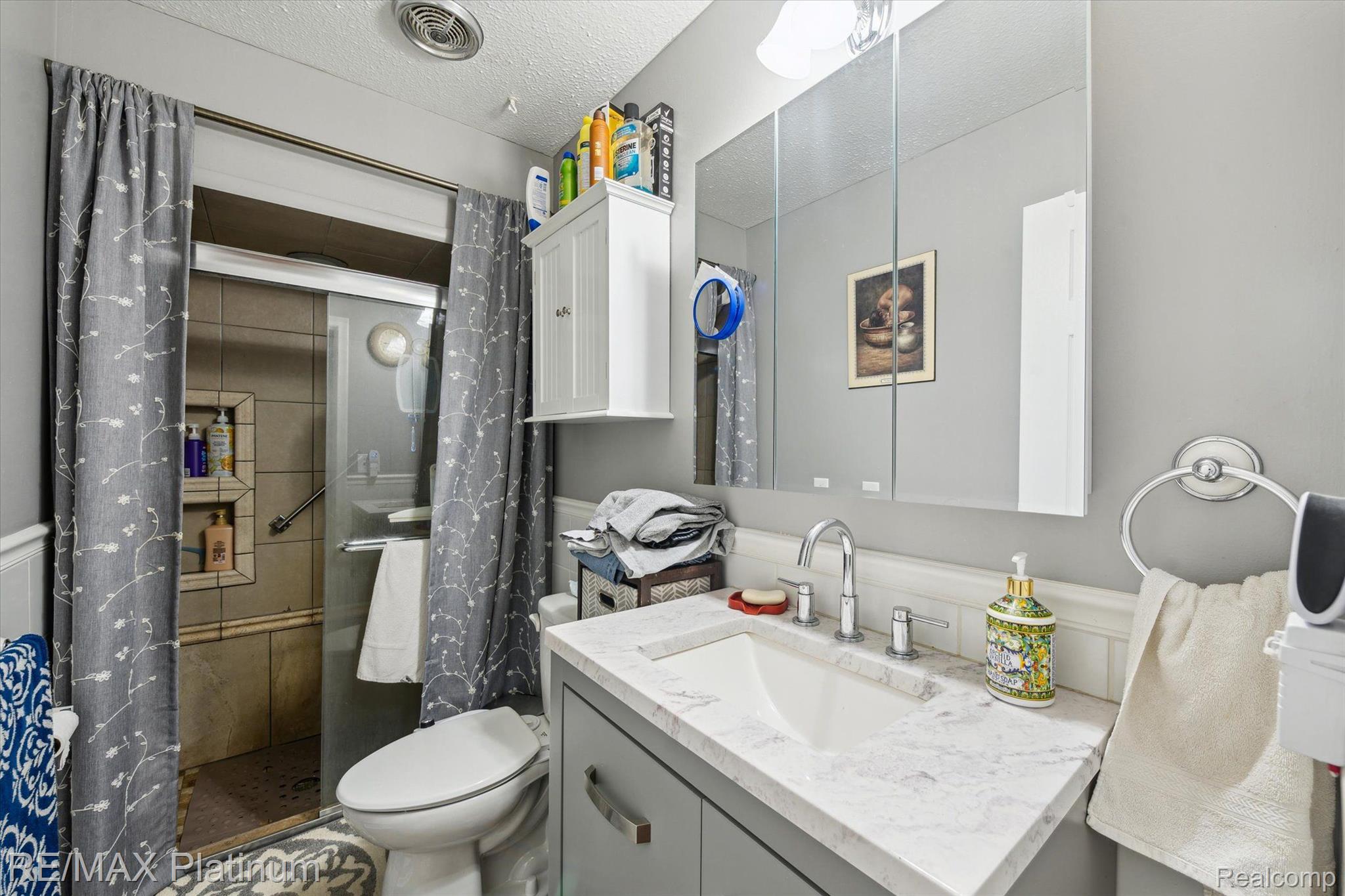 7385 Herbst Road Brighton, MI 48114 - Photo 10 of 28 Full Bathroom