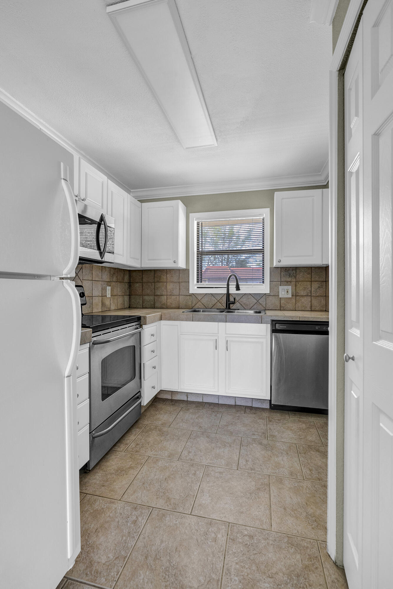 21895 Lake Forest Circle, Unit 201 Boca Raton, FL 33433 - Photo 12 of 44 DSC09926_7_8