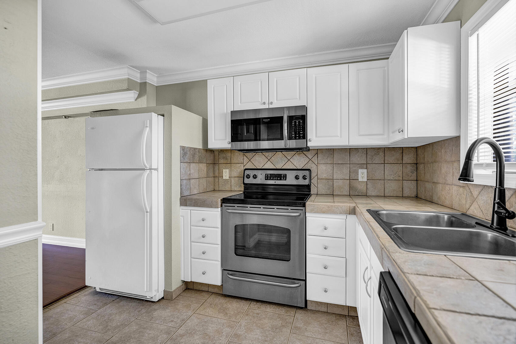 21895 Lake Forest Circle, Unit 201 Boca Raton, FL 33433 - Photo 10 of 44 DSC09932_3_4