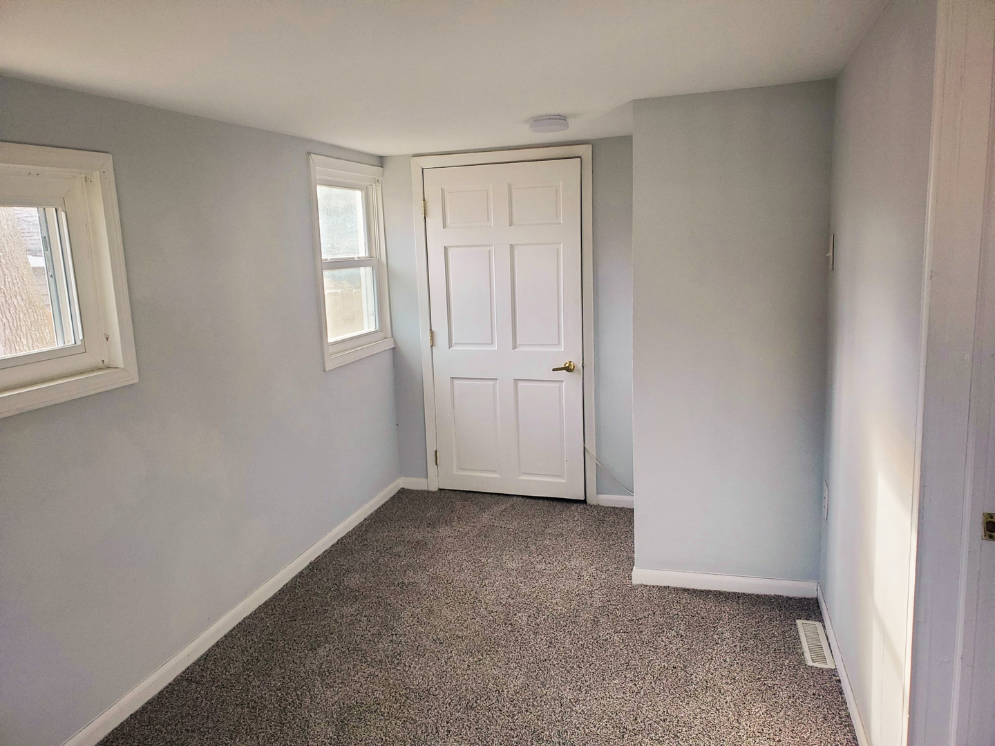 185 Eagle Point Road Fox Lake, IL 60020 - Photo 28 of 42 an empty room with windows