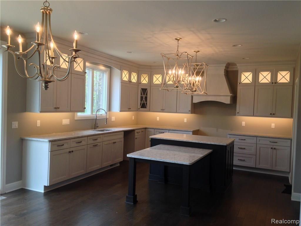 5695 Sovereign Drive Rochester, MI 48306 - Photo 2 of 39 IMG_2593.JPG