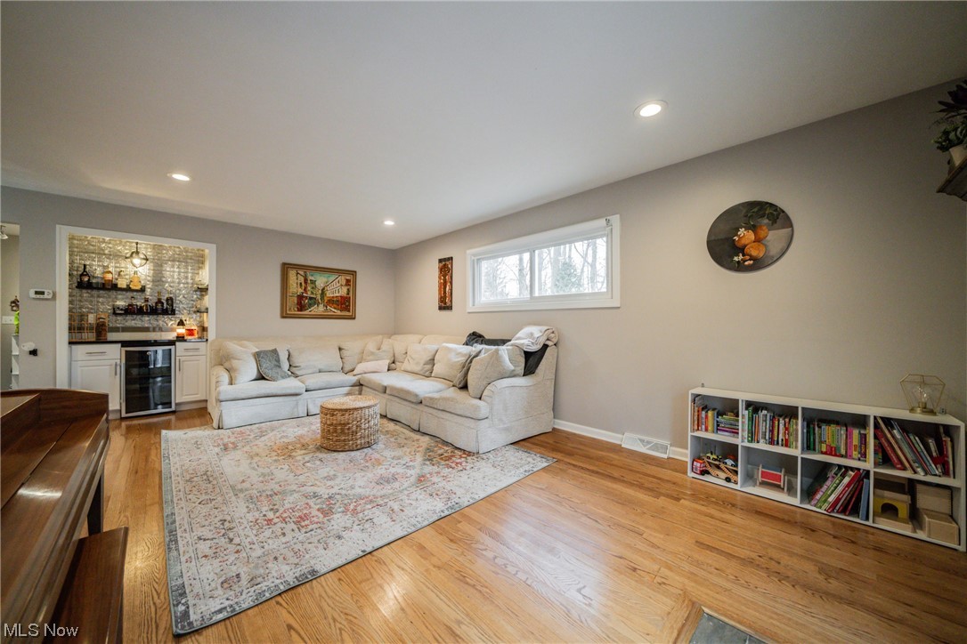 2130 Marshfield Road Cleveland, OH 44124 - Photo 3 of 35