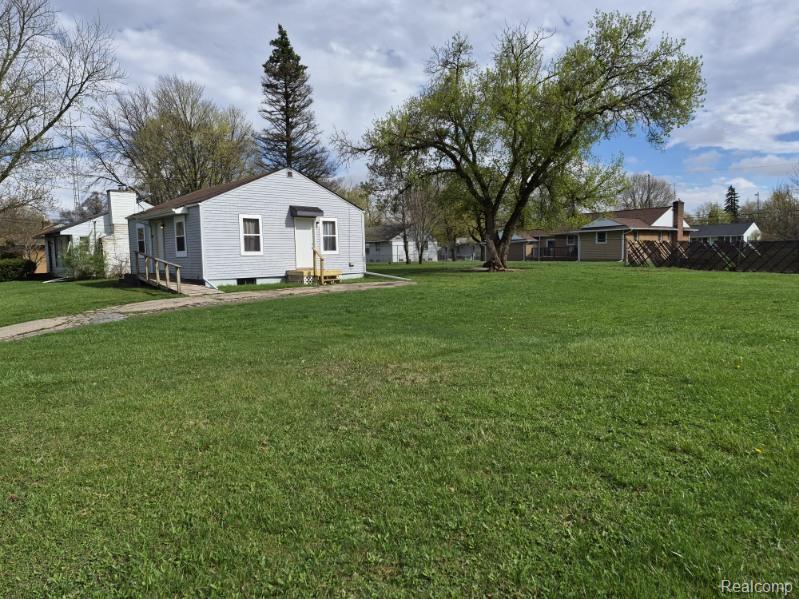 1233 Coldwater Road Flint, MI 48505 - Photo 19 of 22