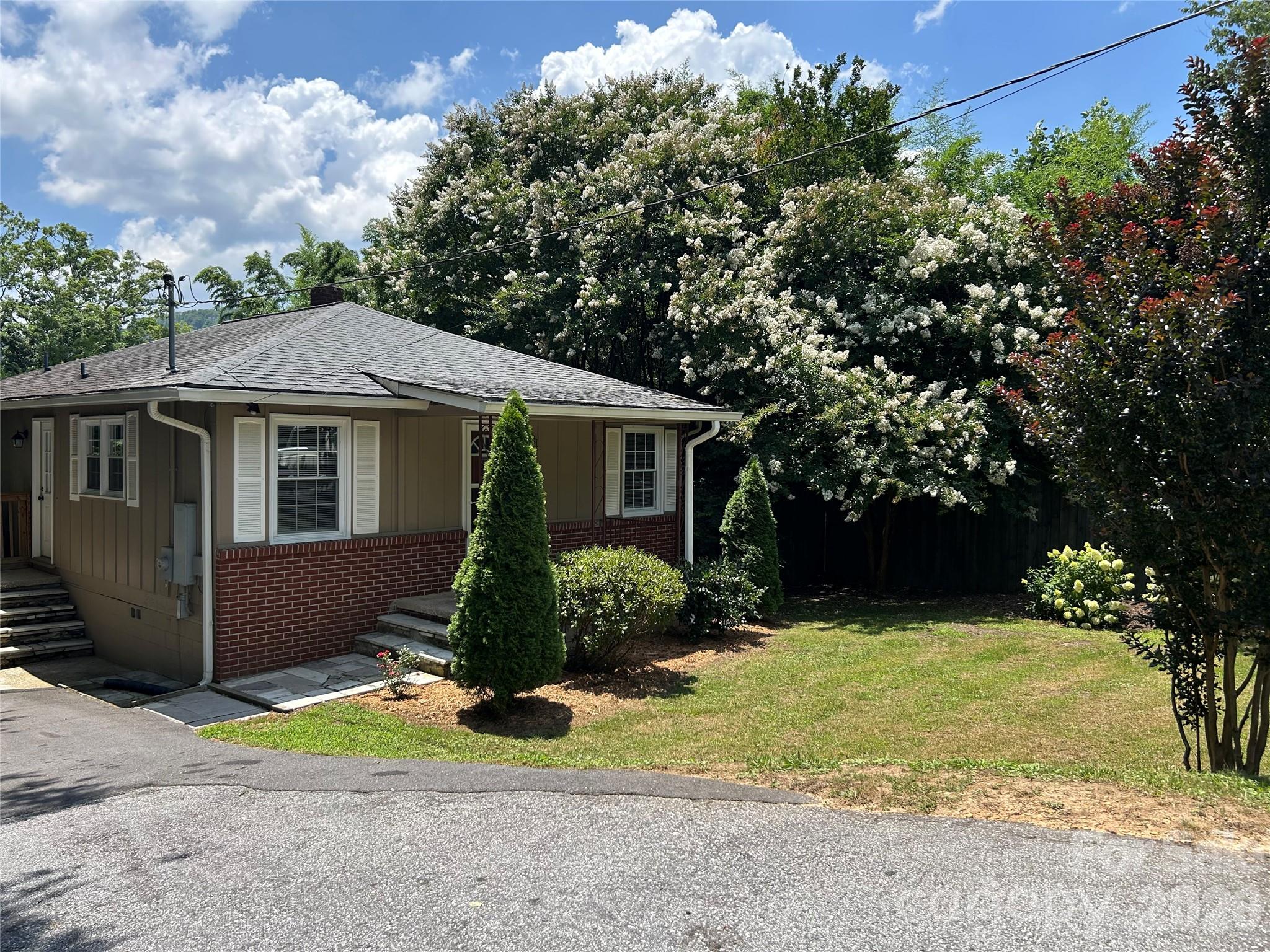 11 Mountain Road Hendersonville, NC 28791 - Photo 23 of 31