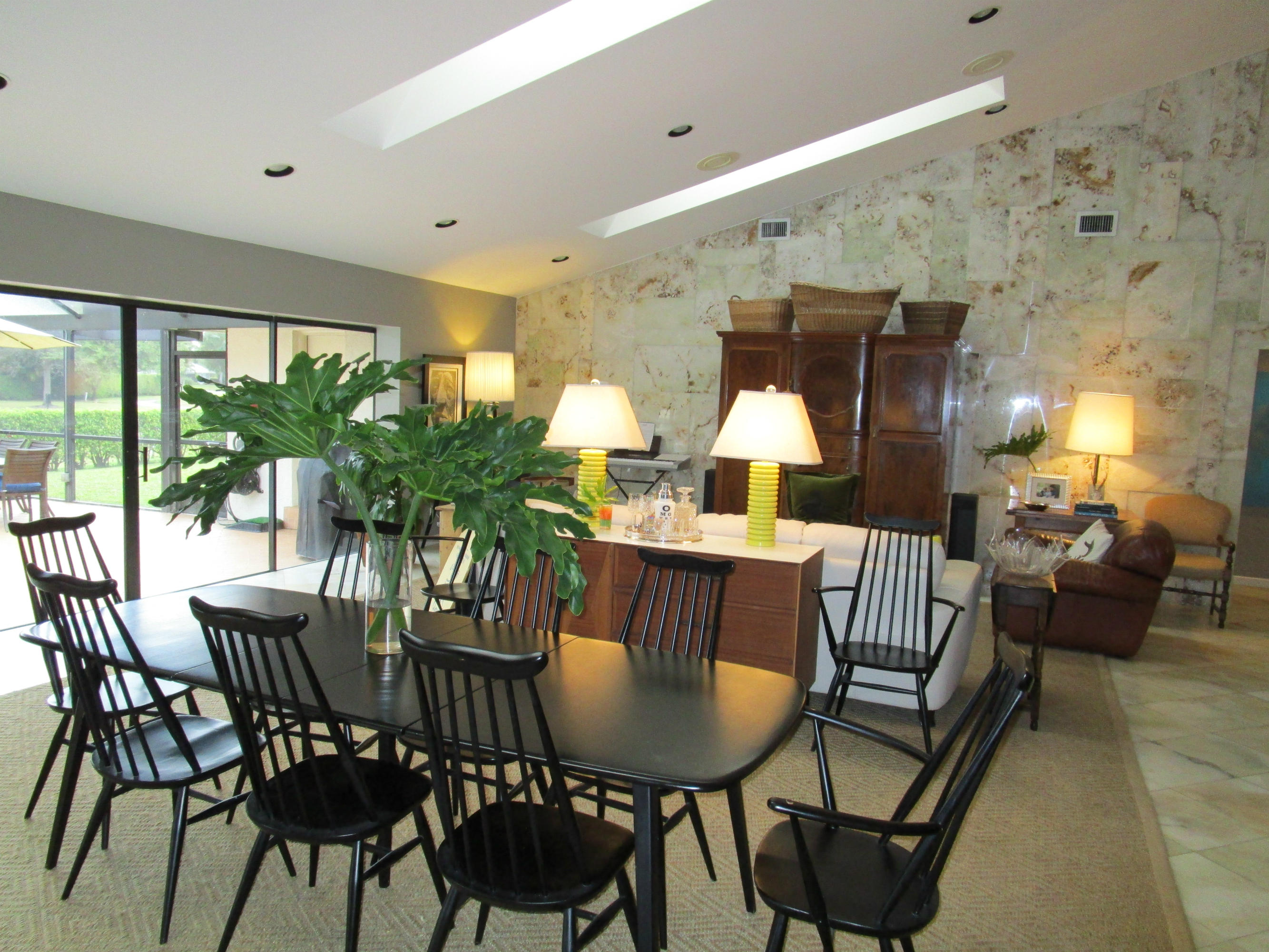 25 Rabbits Run Palm Beach Gardens, FL 33418 - Photo 14 of 22 Living Room/ Dining Room