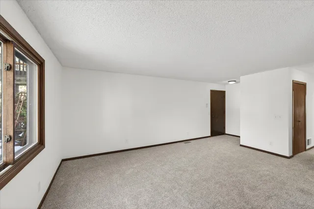 $190,000 | 4372 Buckingham Court, Vadnais Heights, MN 55127