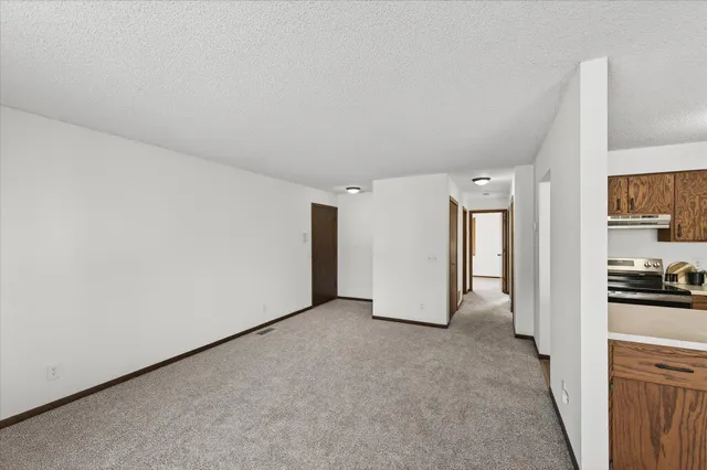 $190,000 | 4372 Buckingham Court, Vadnais Heights, MN 55127