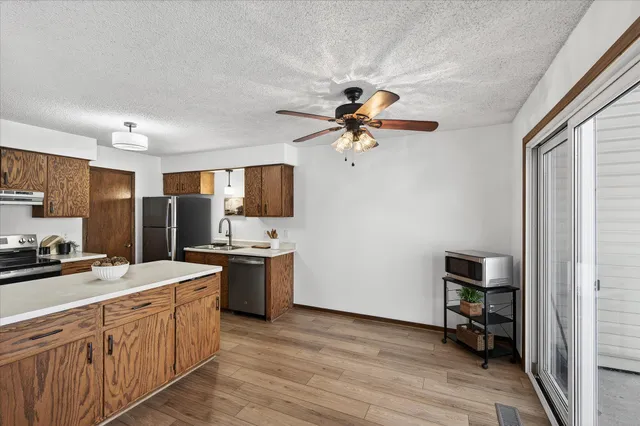 $190,000 | 4372 Buckingham Court, Vadnais Heights, MN 55127