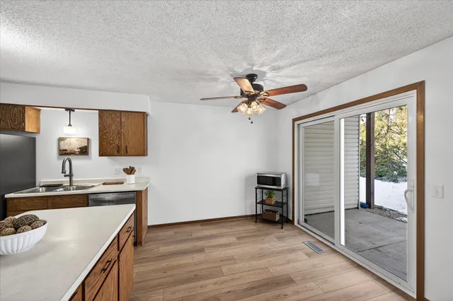 $190,000 | 4372 Buckingham Court, Vadnais Heights, MN 55127