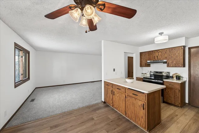 $190,000 | 4372 Buckingham Court, Vadnais Heights, MN 55127