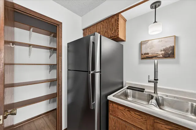 $190,000 | 4372 Buckingham Court, Vadnais Heights, MN 55127