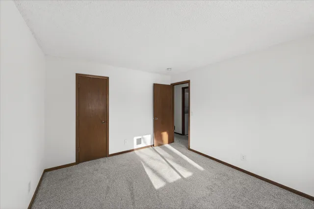 $190,000 | 4372 Buckingham Court, Vadnais Heights, MN 55127