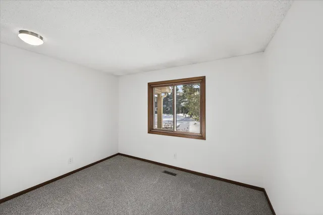 $190,000 | 4372 Buckingham Court, Vadnais Heights, MN 55127