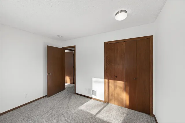 $190,000 | 4372 Buckingham Court, Vadnais Heights, MN 55127