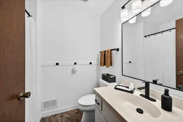 $190,000 | 4372 Buckingham Court, Vadnais Heights, MN 55127