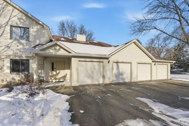 $190,000 | 4372 Buckingham Court, Vadnais Heights, MN 55127