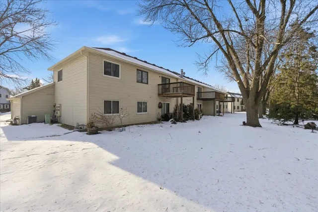 $190,000 | 4372 Buckingham Court, Vadnais Heights, MN 55127
