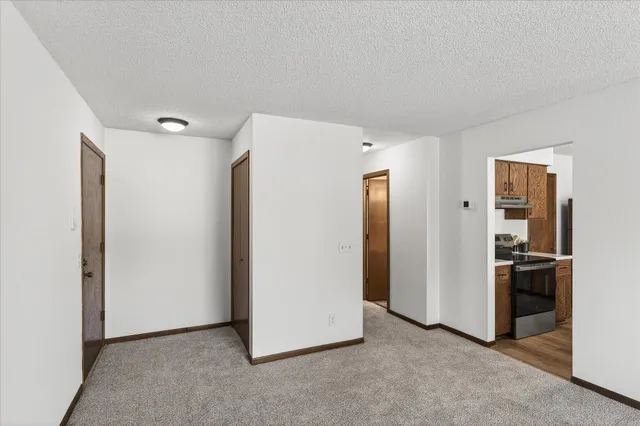 $190,000 | 4372 Buckingham Court, Vadnais Heights, MN 55127